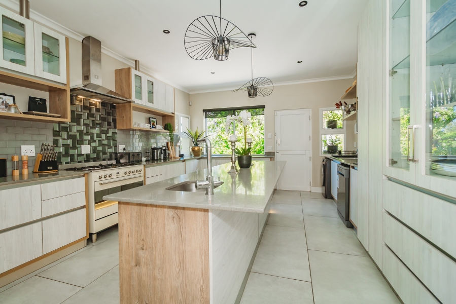 5 Bedroom Property for Sale in Heather Park Western Cape